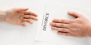 Divorce Mediation vs. Litigation: Which Approach is Right for You?