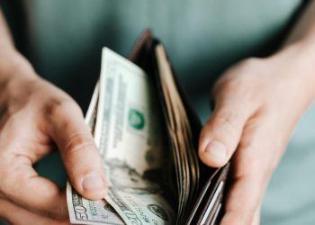 Red Flags When Choosing a Financial Advisor