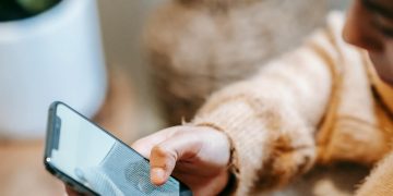 Starlight Princess and Gatot Kaca: A Gender Perspective with Integrative, Thematic, and Constructivist Approaches