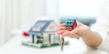 What Strategies Do Successful Real Estate Agents Use to Close Deals?