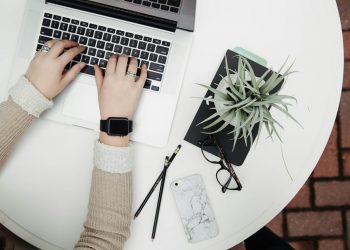 What is a professional minute taking service?